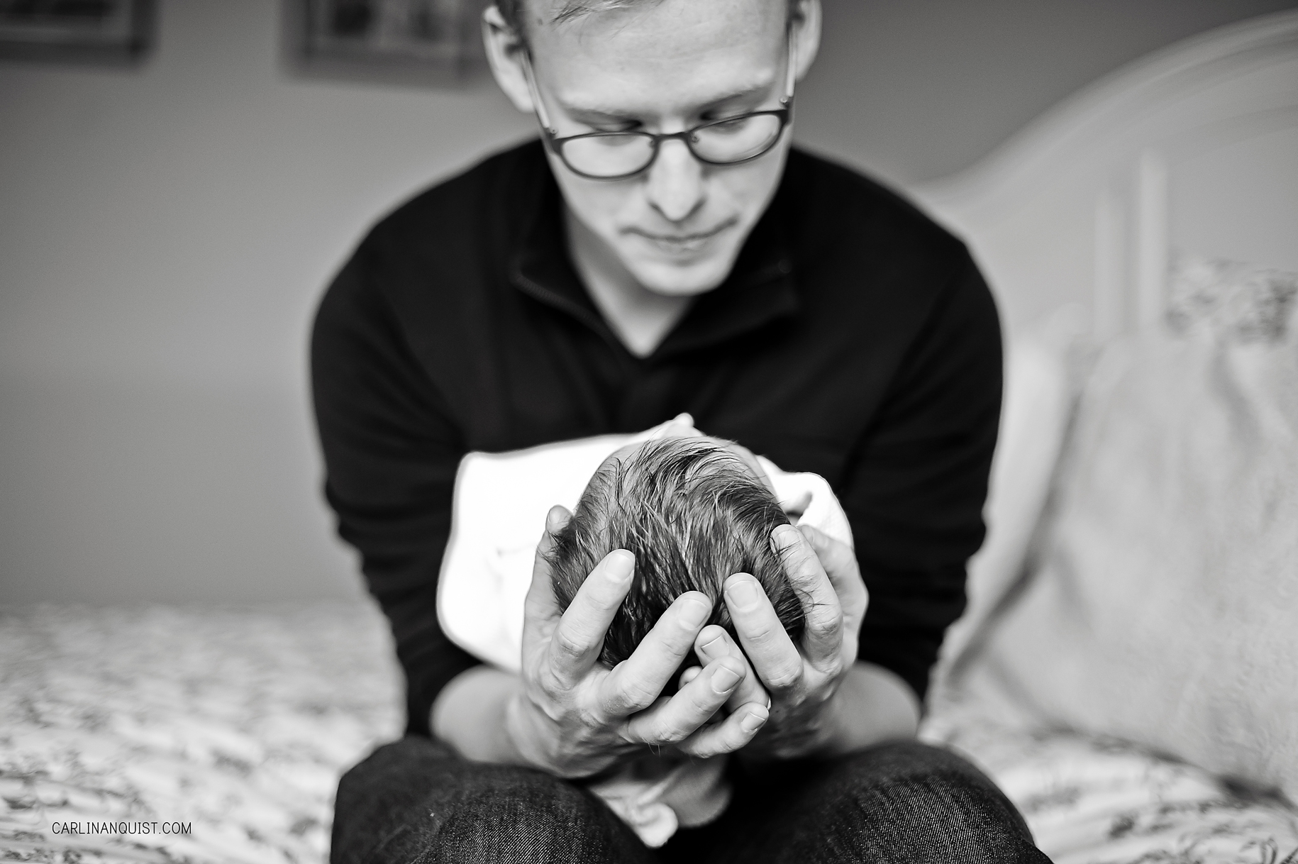 Lifestyle Newborn Photos | Calgary Newborn Photographer | In Home Newborn Session | Baby | Carlin Anquist Photography