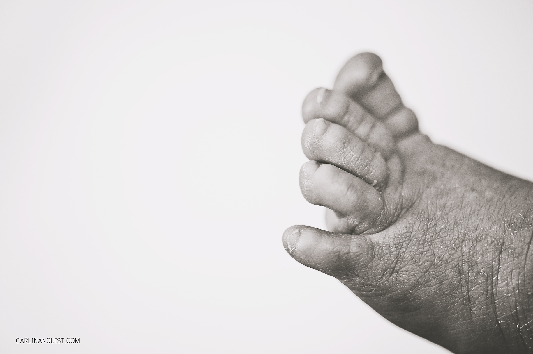 Baby Ryker // Baby Toes | Lifestyle Newborn Photos | Calgary Newborn Photographers | Carlin Anquist Photographer