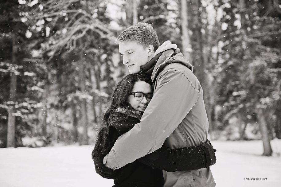 Winter Engagement Photos | Calgary Wedding Photographers | Carlin Anquist Photography 