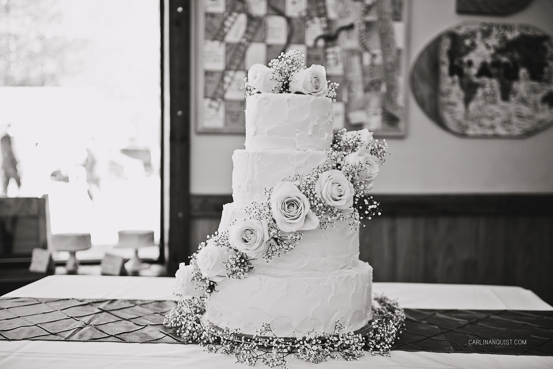 Wedding Cake | Crowsnest Pass Wedding Photographers | Carlin Anquist Photography